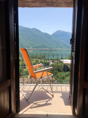 Stanza con terrazzo Vista Lago - Lake View Room with terrace Castel di Tora